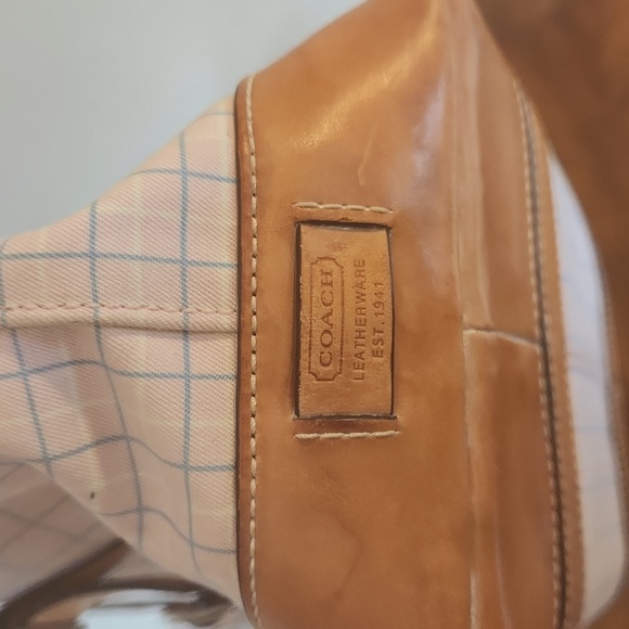 Coach handbag. - Picture 9 of 13